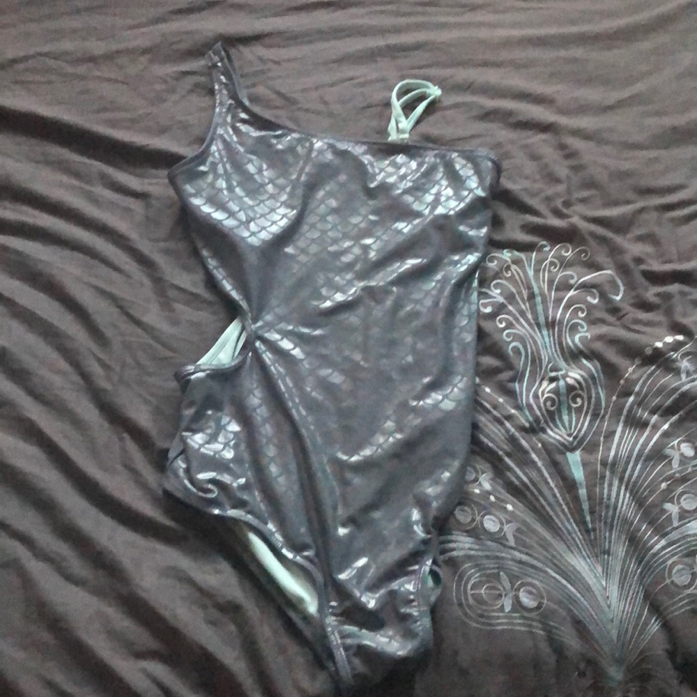 One piece bathing suit